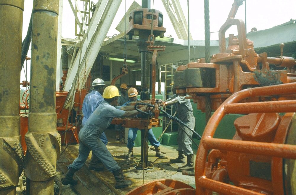 NIGERIA  Rivers State Workers using drill on oil rig.