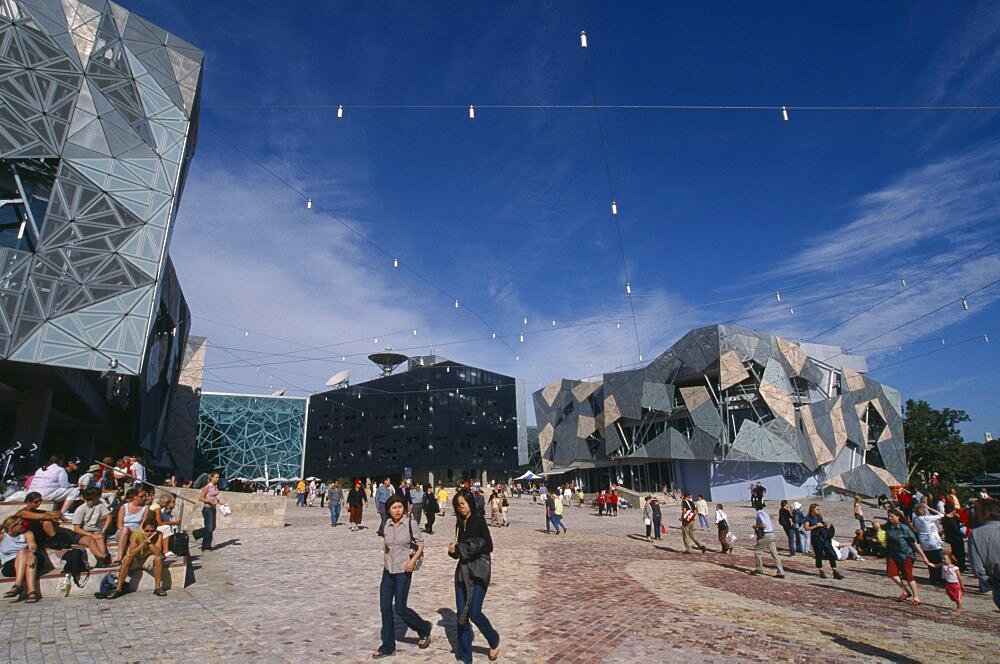 AUSTRALIA Victoria Melbourne Federation Square.  Public civic centre and meeting place  modern architecture and crowds of people. Antipodean Aussie Australian Center Oceania Oz