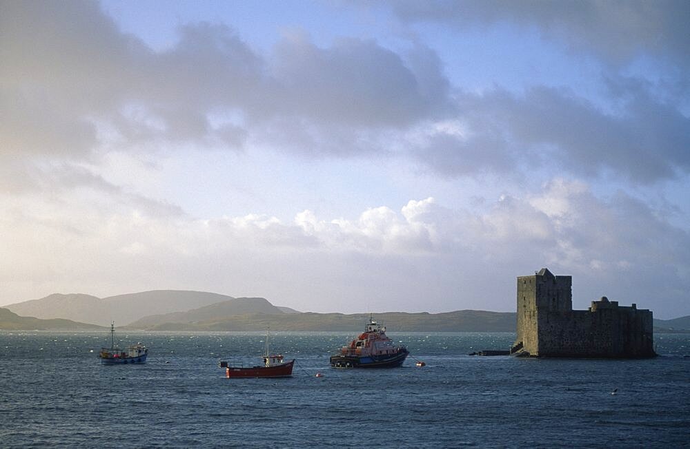 Castle Bay Kisimul Castle overlooking sea and fishing boats, Isle of Barra, Outer Hebrides, Scotland