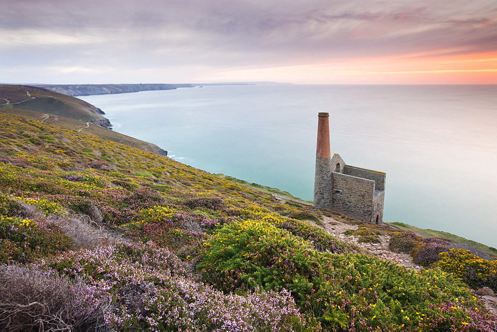 Sunset behind Towanroath Engine House, part of Wheal Coates Tin Mine, UNESCO World Heritage Site, on the Cornish coast near St. Agnes, Cornwall, England, United Kingdom, Europe