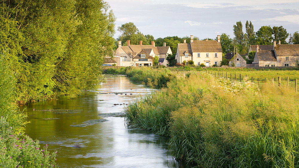 Cottages near the River Coln at Fairford in the Cotswolds, Gloucestershire, England, United Kingdom, Europe