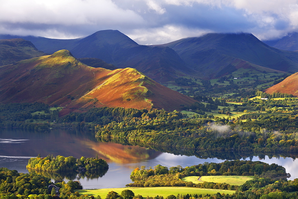 Derwent Water and Catbells mountain, Lake District National Park, Cumbria, England, United Kingdom, Europe 