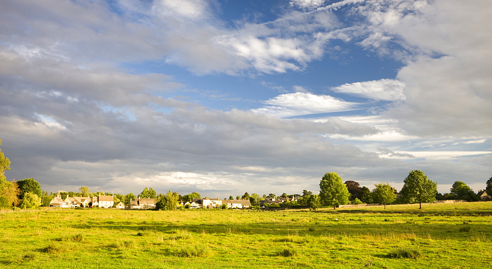 Field on the outskirts of Fairford, a village in the Cotswolds, Gloucestershire, England, United Kingdom, Europe 