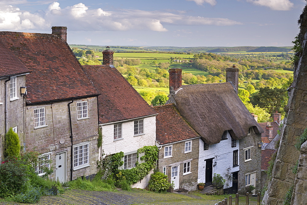 Picturesque Gold Hill in spring in Shaftesbury, Dorset, England, United Kingdom, Europe