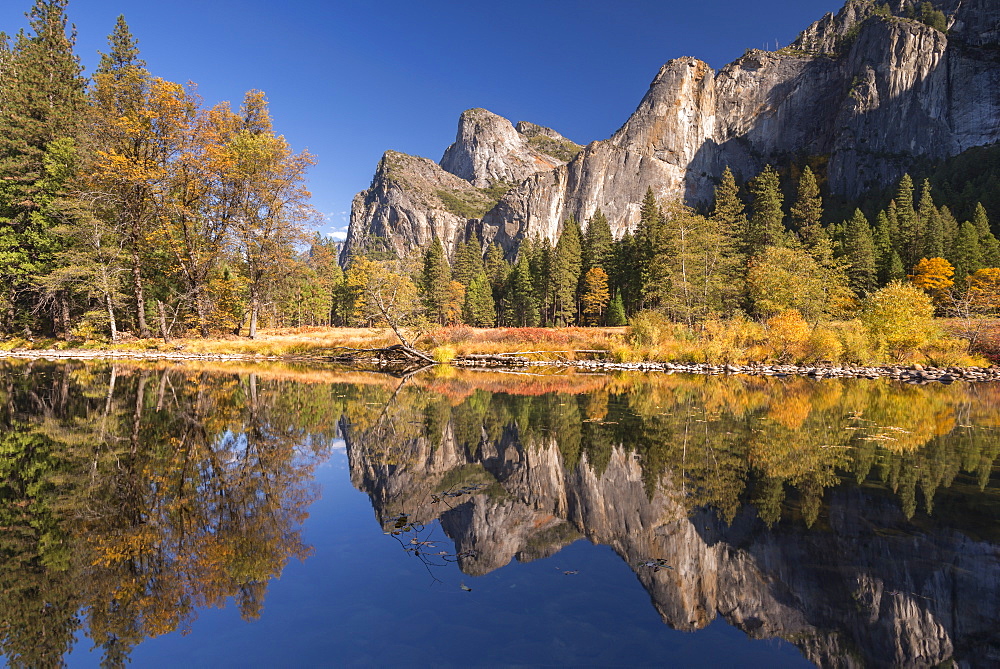 Yosemite Valley reflected in the Merced River at Valley View, Yosemite National Park, UNESCO World Heritage Site, California, United States of America, North America