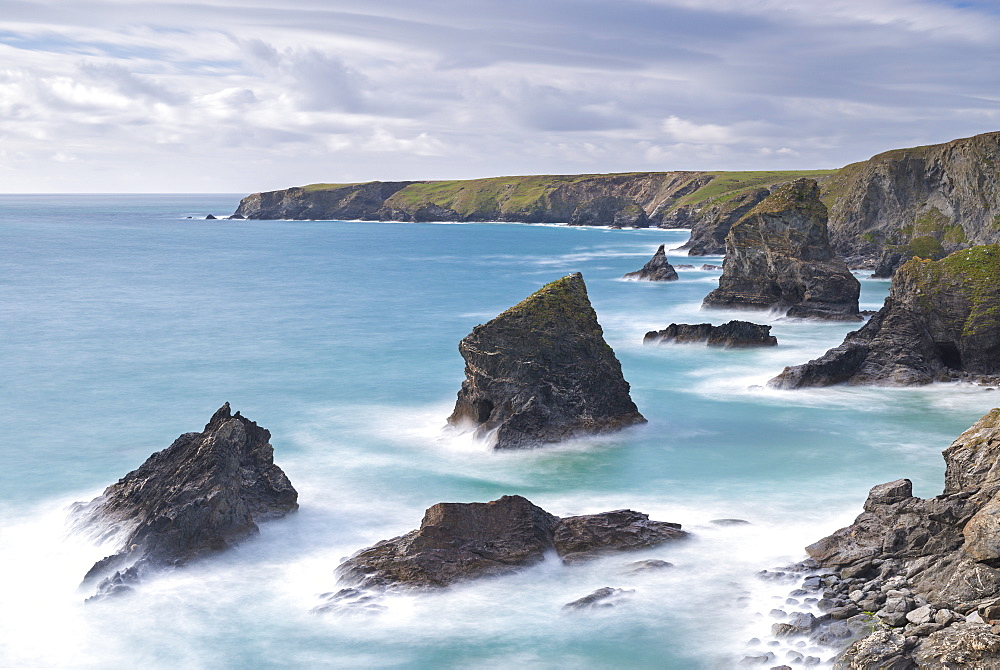 Dramatic Cornish coastline at Bedruthan Steps, Cornwall, England, United Kingdom, Europe