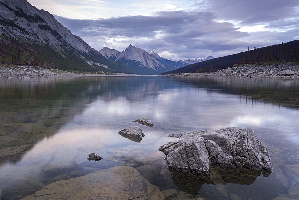 Medicine Lake in the Canadian Rockies, Jasper National Park, UNESCO World Heritage Site, Alberta, Canada, North America