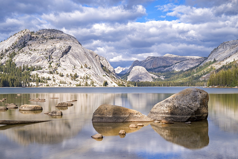 Tenaya Lake on the Tioga Pass, Yosemite National Park, UNESCO World Heritage Site, California, United States of America, North America