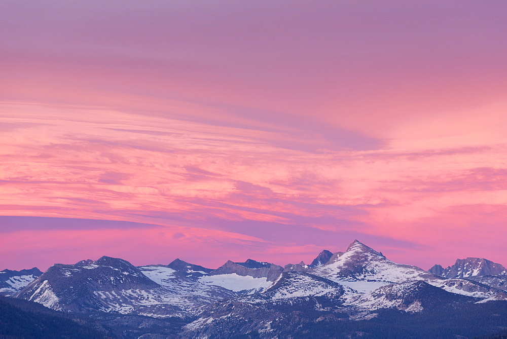 Colourful sunset skies above the snow dusted mountains of Yosemite National Park, UNESCO World Heritage Site, California, United States of America, North America