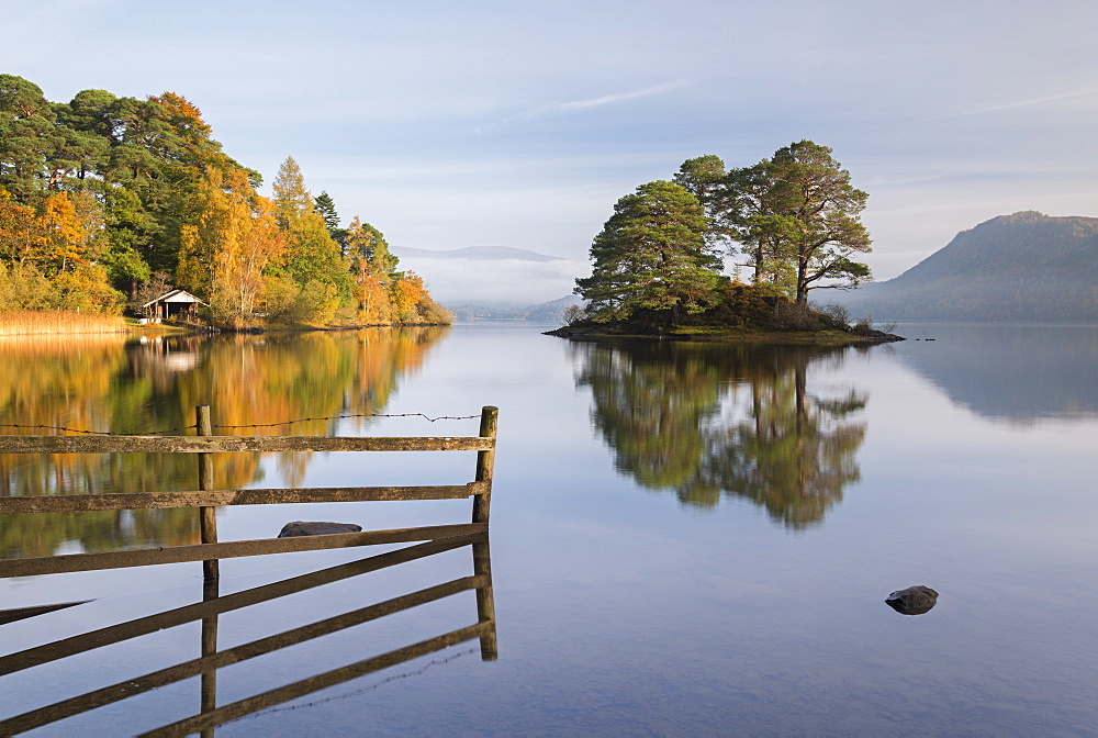 Autumnal scenery on the shore of Derwent Water in the Lake District National Park, Cumbria, England, United Kingdom, Europe