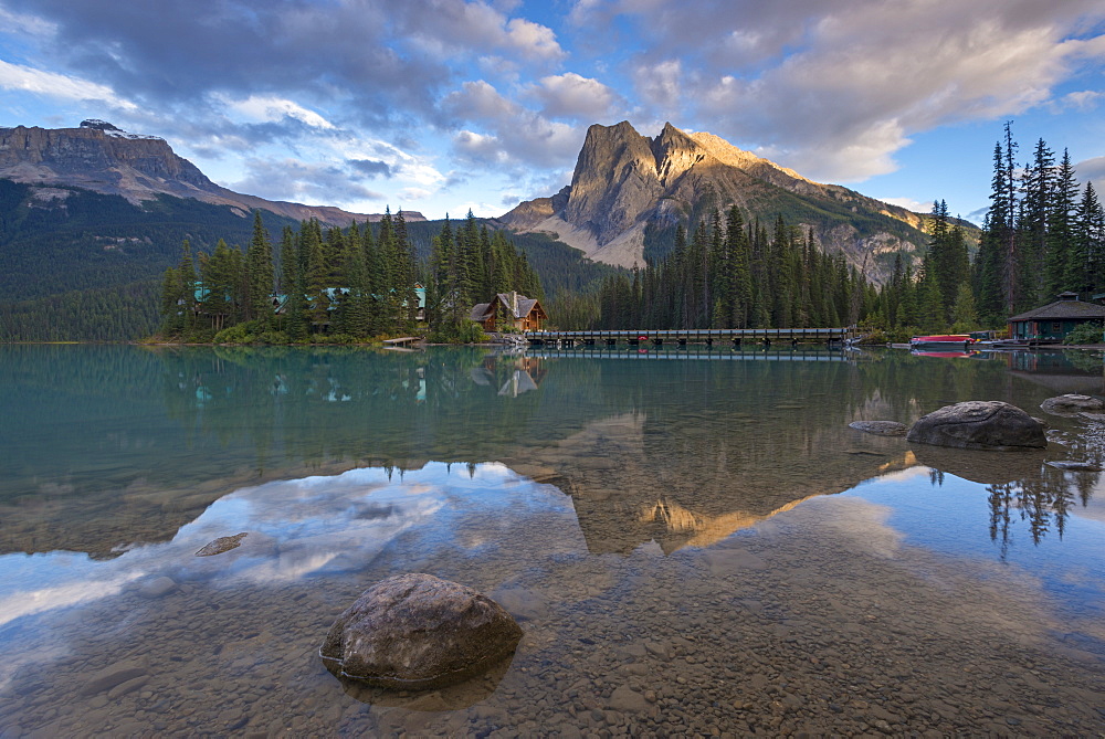 Emerald Lake Lodge and Mount Burgess in the Canadian Rockies, Yoho National Park, UNESCO World Heritage Site, British Columbia, Canada, North America