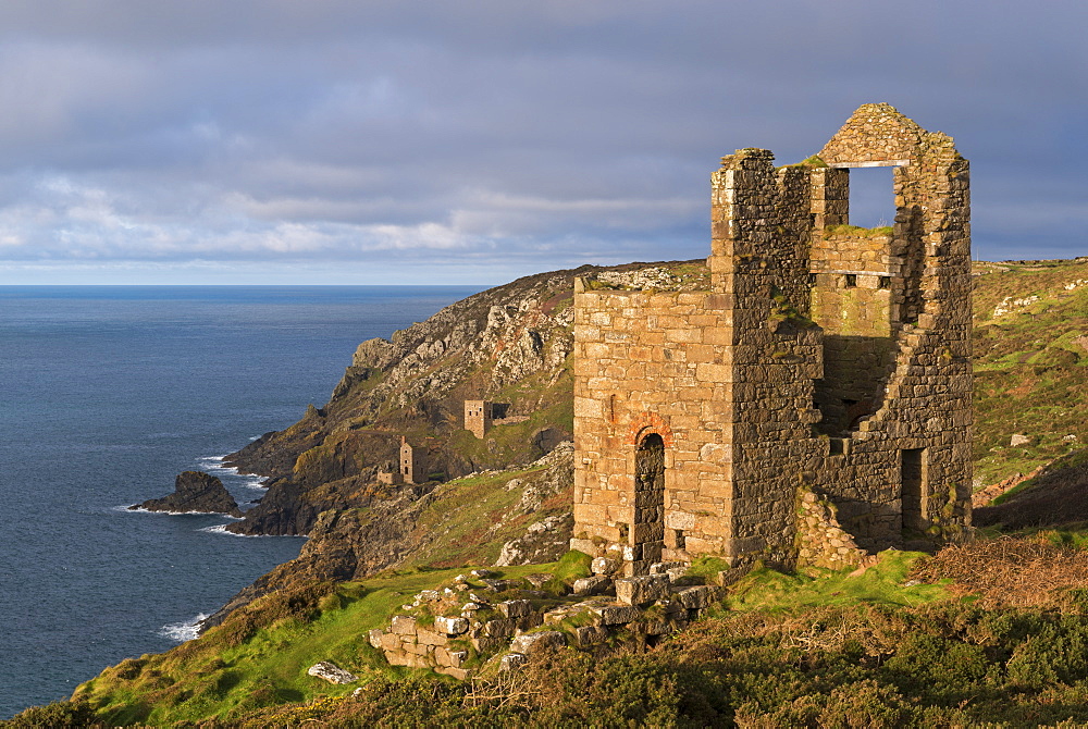 Abandoned tin mines on the Cornish cliffs near Botallack, UNESCO World Heritage Site, Cornwall, England, United Kingdom, Europe