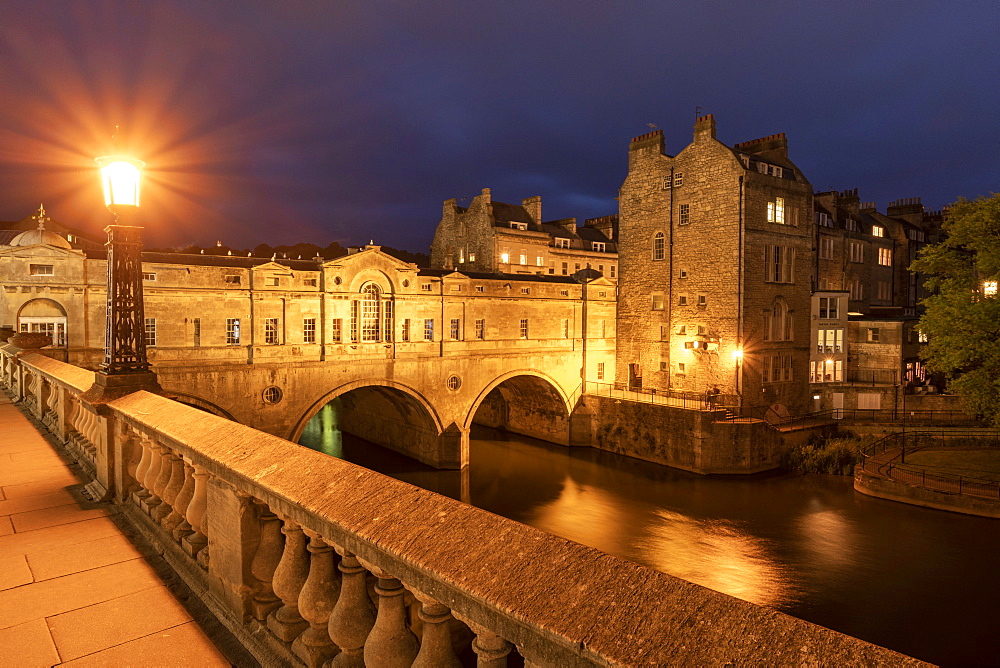 Pulteney Bridge and the River Avon at night, Bath, UNESCO World Heritage Site, Somerset, England, United Kingdom, Europe