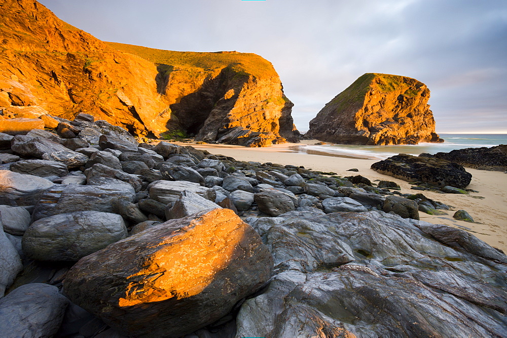 Summer evening on the shore at Bedruthan Steps, Cornwall, England, United Kingdom, Europe