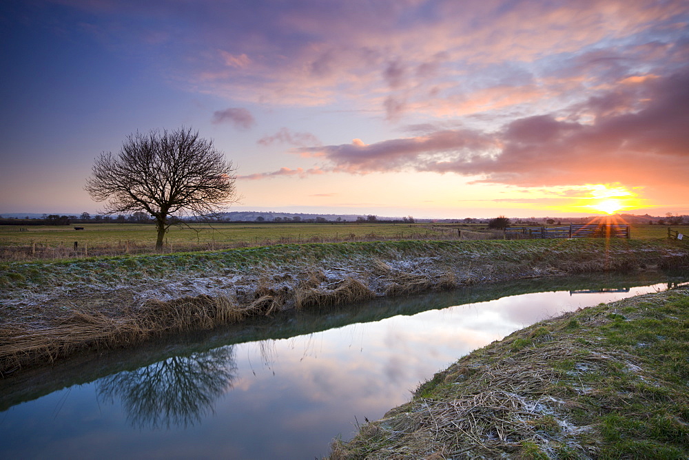 Sunrise over the River Brue on the Somerset Levels, Glastonbury, Somerset, England, United Kingdom, Europe