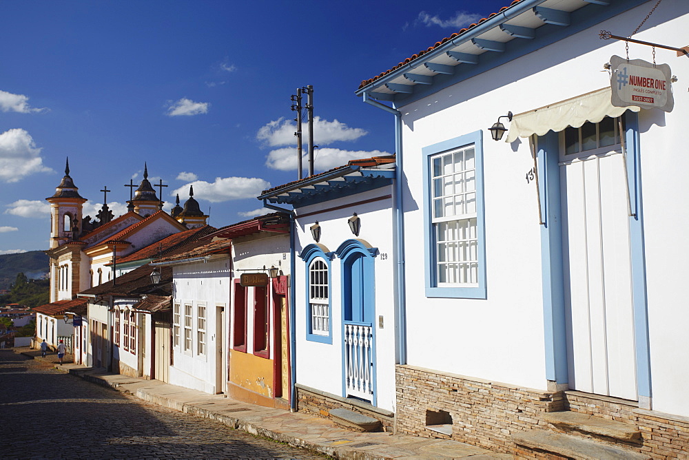 Colonial houses and Nossa Senhora do Carmo Church, Mariana, Minas Gerais, Brazil, South America 