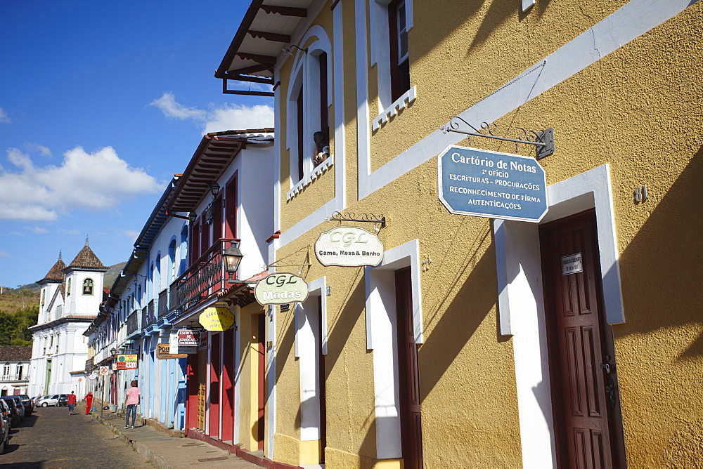 Row of shops and Catedral Basilica da Se, Mariana, Minas Gerais, Brazil, South America 