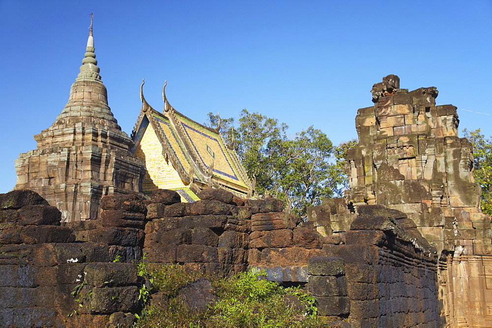 Angkor era ruins of Wat Nokor, Kampong Cham, Cambodia, Indochina, Southeast Asia, Asia