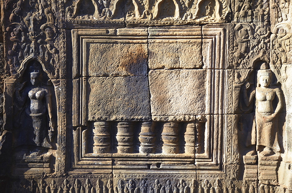 Bas-relief at Angkor era ruins of Wat Nokor, Kampong Cham, Cambodia, Indochina, Southeast Asia, Asia 