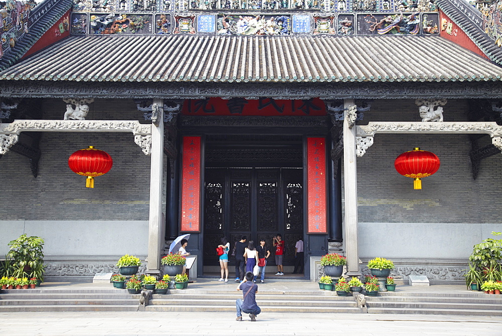 People at Chen Clan Academy, Guangzhou, Guangdong, China, Asia