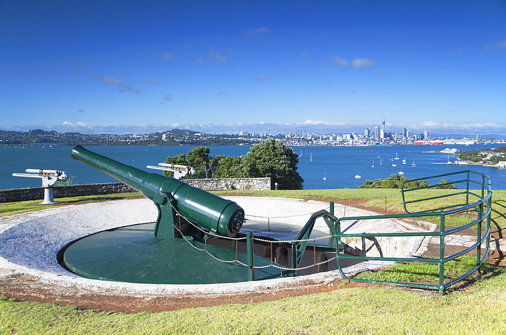 Disappearing gun and Auckland skyline, North Head Historic Reserve, Devonport, Auckland, North Island, New Zealand, Pacific