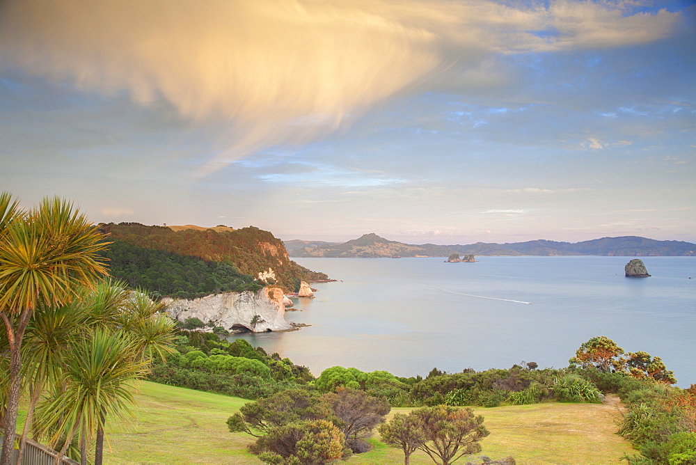 Cathedral Cove Marine Reserve (Te Whanganui-A-Hei) at sunrise, Coromandel Peninsula, Waikato, North Island, New Zealand, Pacific