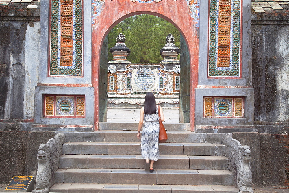 Woman at Tomb of Tu Duc, UNESCO World Heritage Site, Hue, Thua Thien-Hue, Vietnam, Indochina, Southeast Asia, Asia