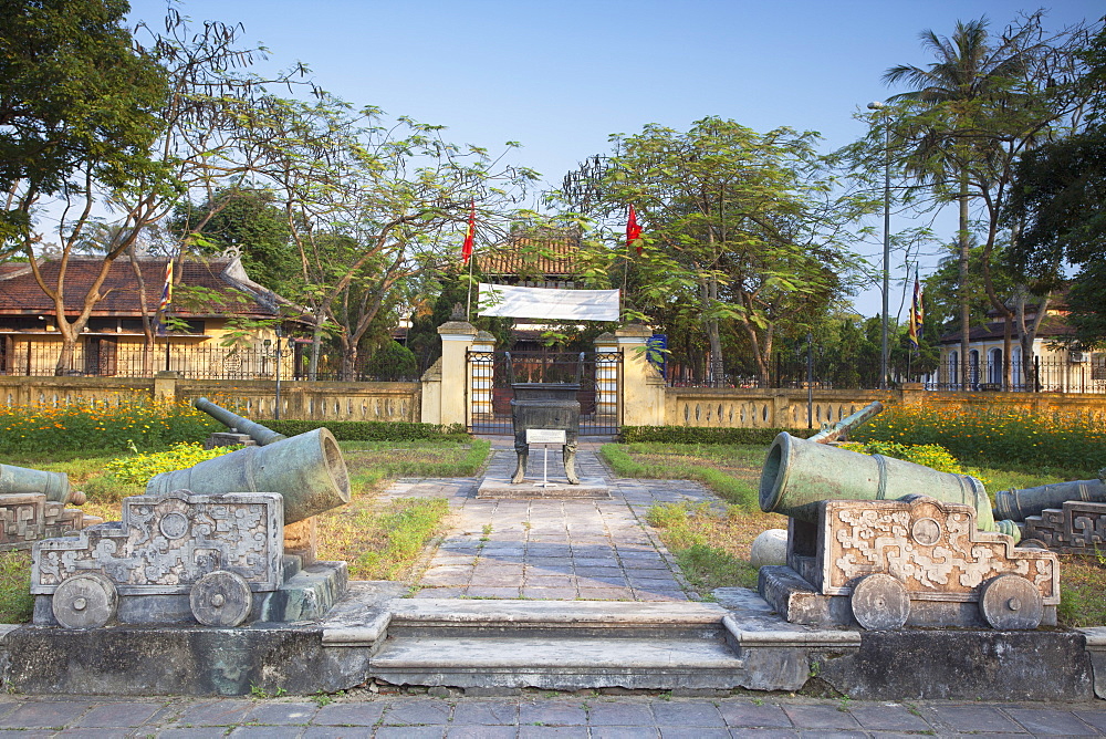 Cannons at Fine Arts Museum, Citadel, Hue, Thua Thien-Hue, Vietnam, Indochina, Southeast Asia, Asia