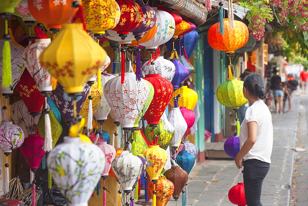 Woman at lantern shop, Hoi An, UNESCO World Heritage Site, Quang Nam, Vietnam, Indochina, Southeast Asia, Asia