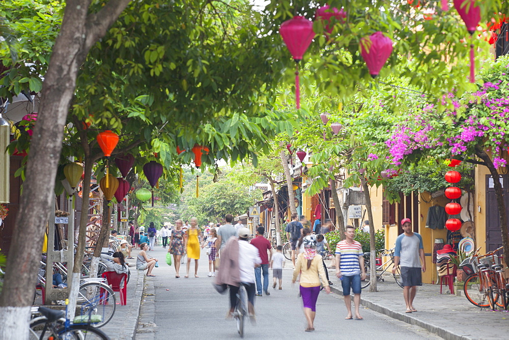 Street scene, Hoi An, UNESCO World Heritage Site, Quang Nam, Vietnam, Indochina, Southeast Asia, Asia