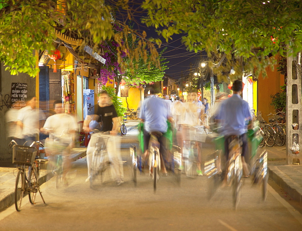 Cyclos and bicycles on street at dusk, Hoi An, UNESCO World Heritage Site, Quang Nam, Vietnam, Indochina, Southeast Asia, Asia