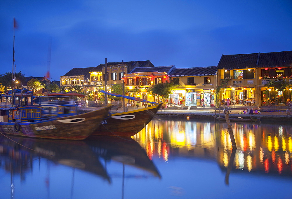 Boats on Thu Bon River at dusk, Hoi An, UNESCO World Heritage Site, Quang Nam, Vietnam, Indochina, Southeast Asia, Asia