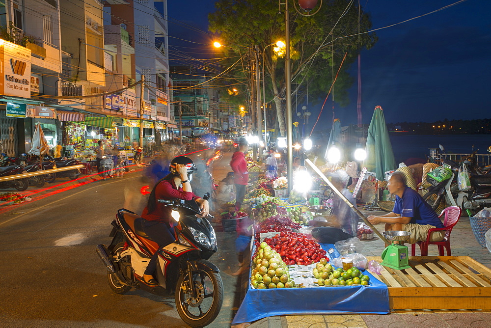 Night market, Ben Tre, Mekong Delta, Vietnam, Indochina, Southeast Asia, Asia