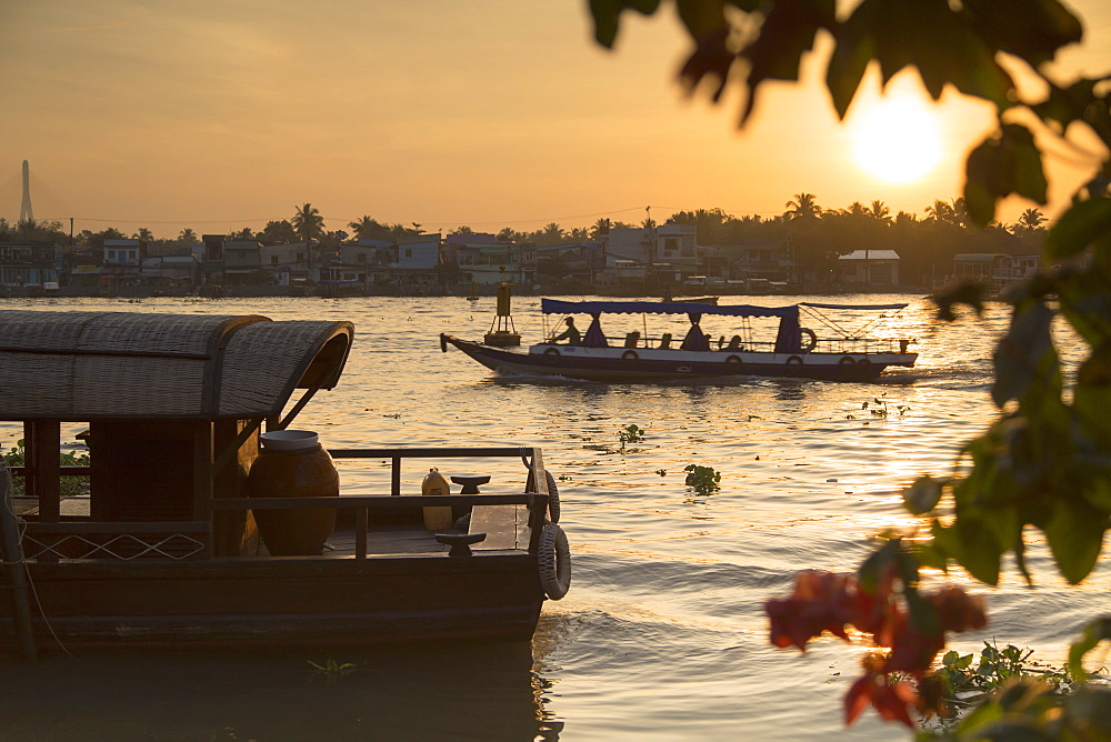 Boats on Can Tho River at dawn, Can Tho, Mekong Delta, Vietnam, Indochina, Southeast Asia, Asia