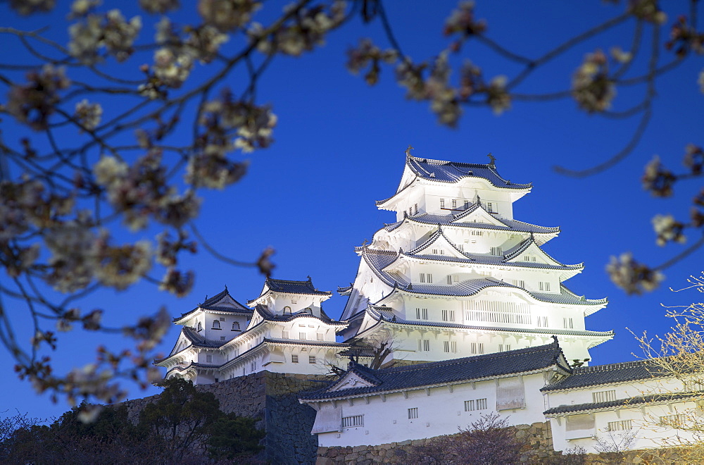 Himeji Castle, UNESCO World Heritage Site, at dusk, Himeji, Kansai, Honshu, Japan, Asia