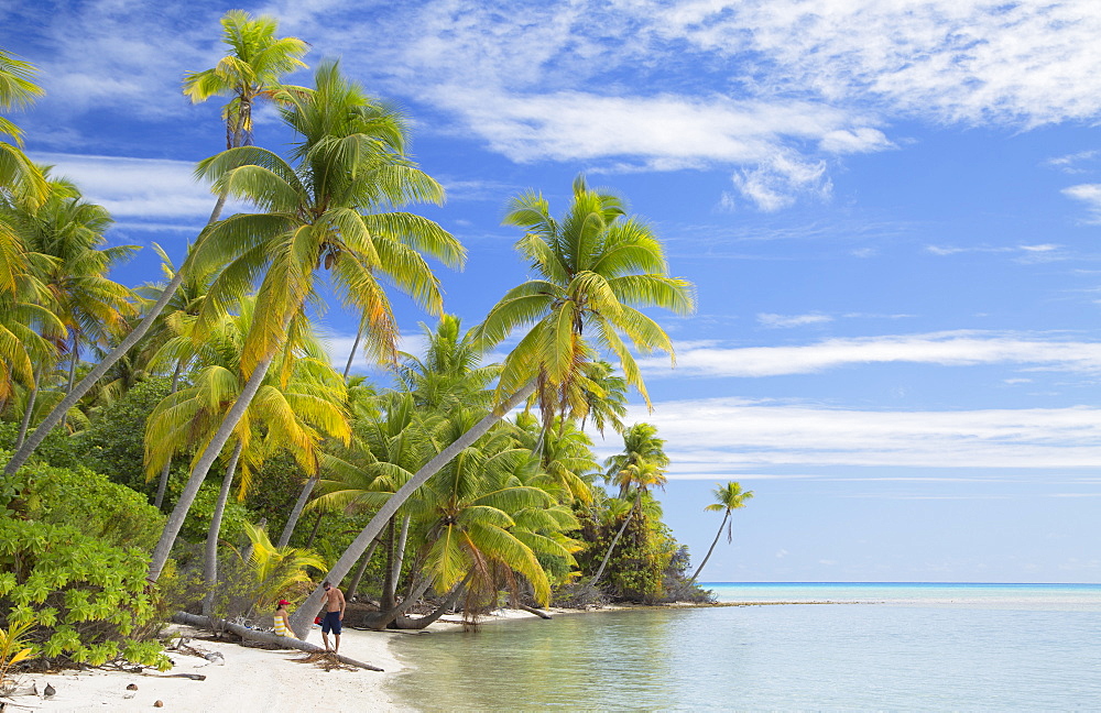 Couple on beach at Les Sables Roses (Pink Sands), Tetamanu, Fakarava, Tuamotu Islands, French Polynesia, South Pacific, Pacific