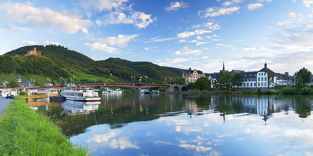 View of River Moselle and Bernkastel-Kues, Rhineland-Palatinate, Germany, Europe