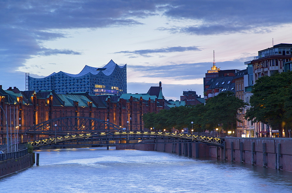 Elbphilharmonic concert hall and warehouses of Speicherstadt, UNESCO World Heritage Site, Hamburg, Germany, Europe