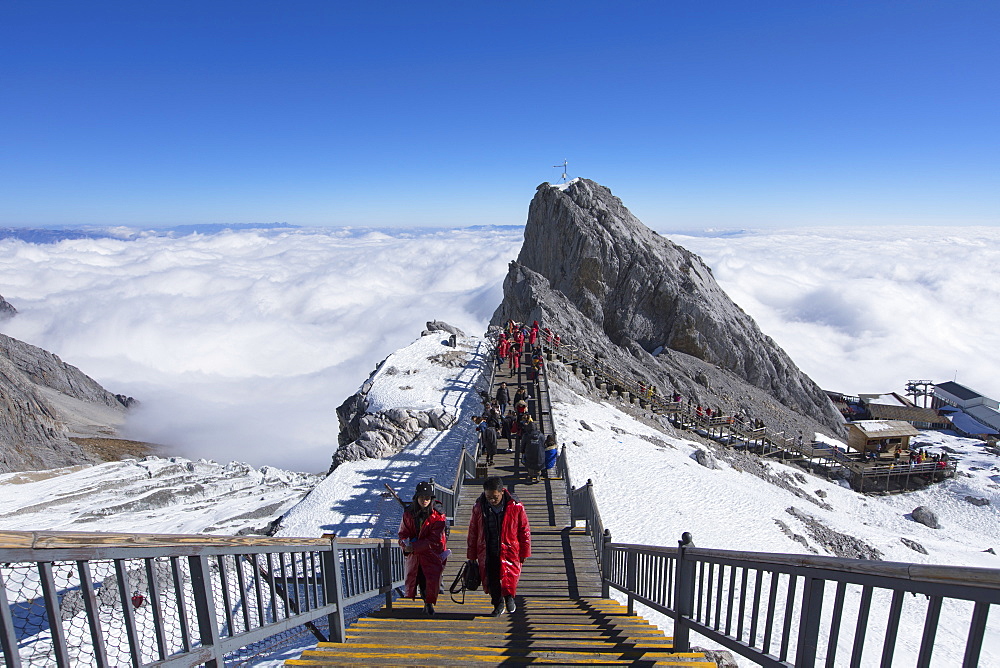 Tourists on Jade Dragon Snow Mountain (Yulong Xueshan), Lijiang, Yunnan, China, Asia