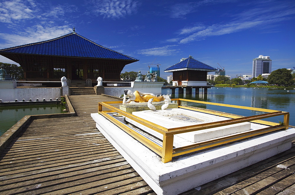 Seema Malakaya Temple on Beira Lake, Cinnamon Gardens, Colombo, Sri Lanka, Asia