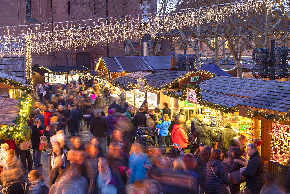 Christmas Market at dusk, Mainz, Rhineland-Palatinate, Germany, Europe