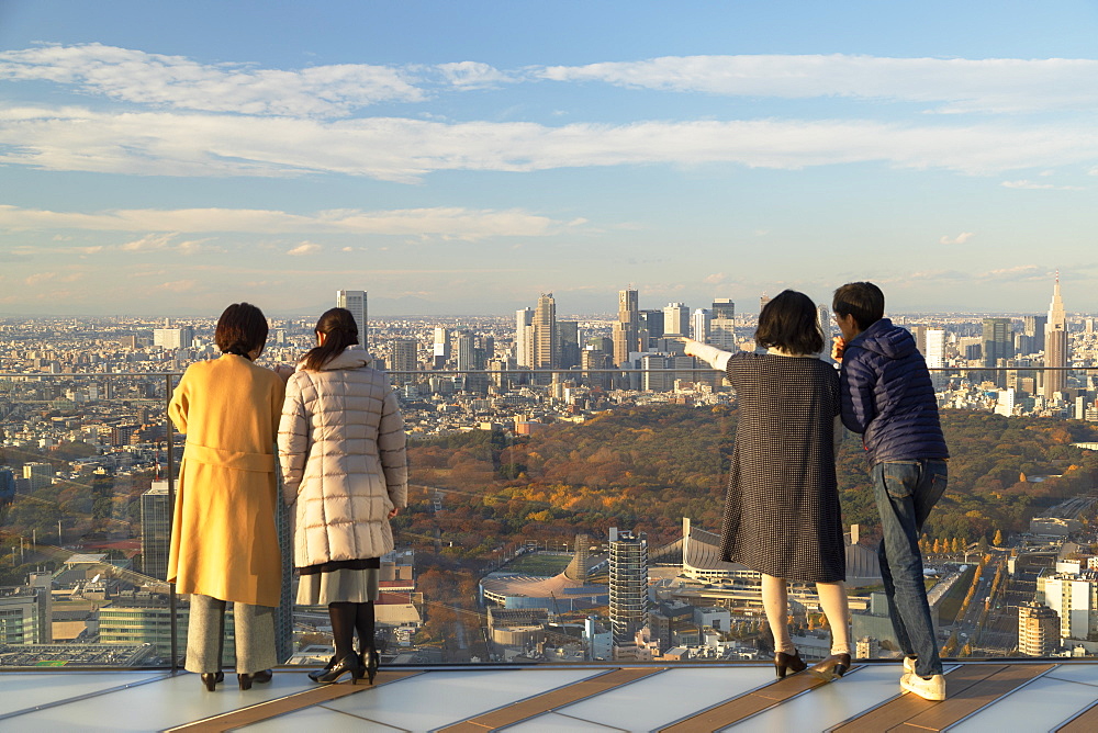 People on rooftop of Shibuya Scramble Square, Shibuya, Tokyo, Honshu, Japan, Asia