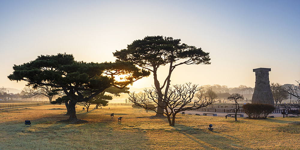 Cheomseongdae Observatory at sunrise, UNESCO World Heritage Site, Gyeongju, South Korea, Asia