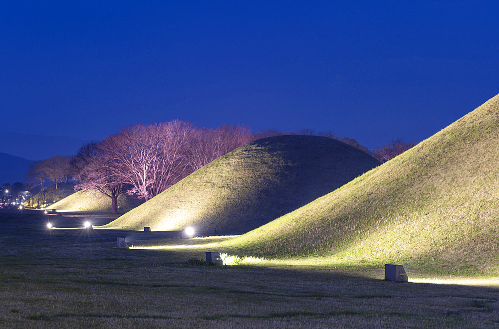 Tombs of Inwang-dong, UNESCO World Heritage Site, at dusk, Gyeongju, South Korea, Asia