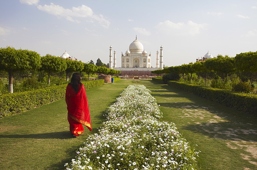 Woman in sari walking in Mehtab Bagh with Taj Mahal in background, UNESCO World Heritage Site, Agra, Uttar Pradesh, India, Asia