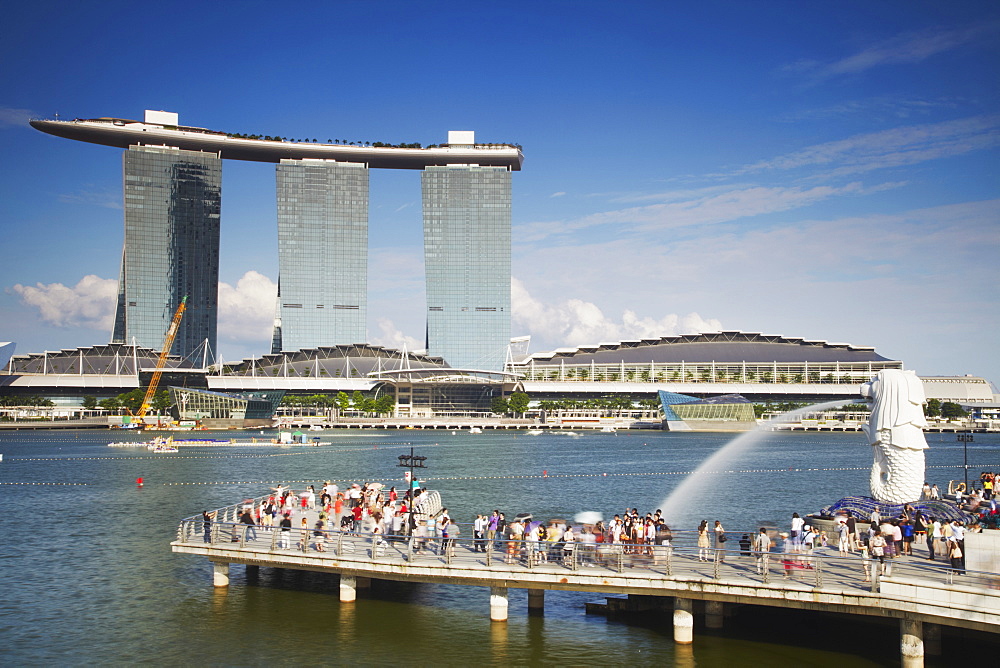 Merlion statue and Marina Bay Sands Hotel, Singapore, Southeast Asia, Asia