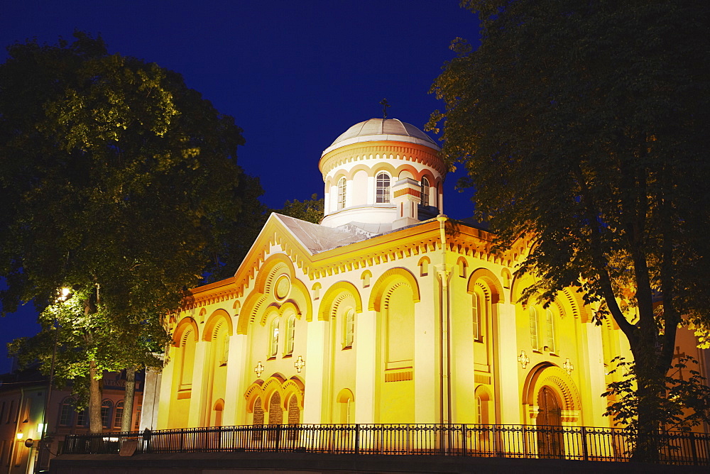 Illuminated church on Pilies Gatve, Vilnius, Lithuania, Baltic States, Europe