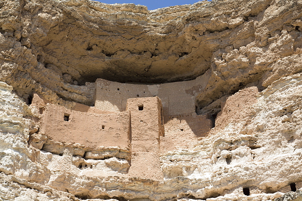 Cliff dwelling of Southern Sinagua farmers, built in the early 1100s CE (Common Era), a five storey, 20 room structure, Montezuma Castle National Monument, Arizona, United States of America, North America