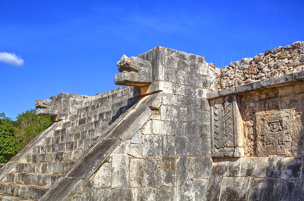 Stairway with serpent heads, Platform of Venus, Chichen Itza, UNESCO World Heritage Site, Yucatan, Mexico, North America