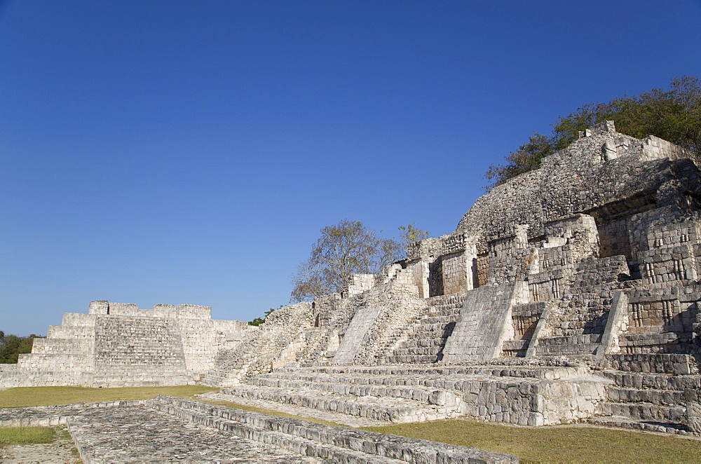 Patio Puuc in the foreground, and Northeastern Temple behind, Edzna, Mayan archaeological site, Campeche, Mexico, North America